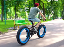 Engineer Removes the Entire Hub From His Bicycle, and It Still Works