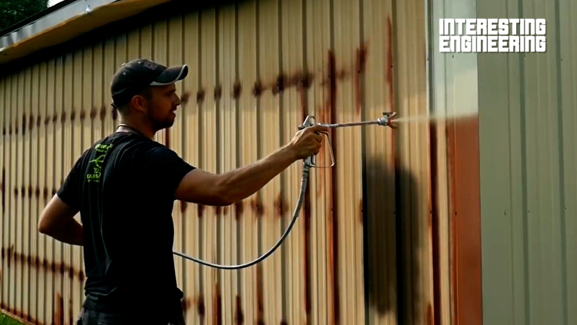 How to Paint an Old Metal Building With an Airless Spray Gun IE