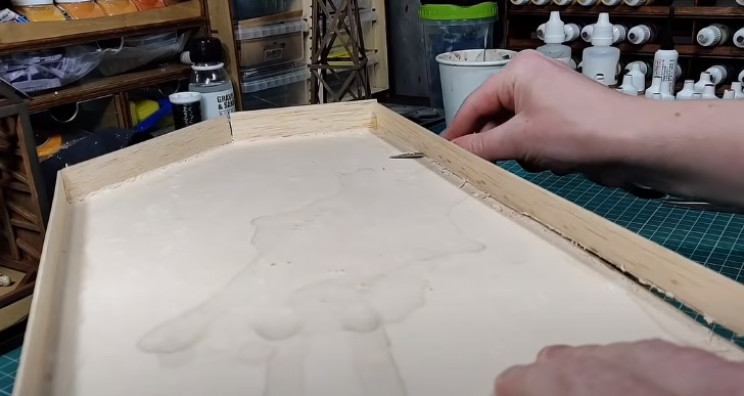 diy zombie diorama base trim