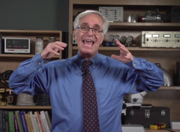Physics Professor Explains How Keeping a Distance from People during The Coronavirus Crisis Saves Lives