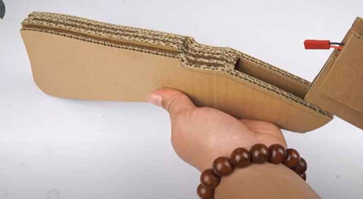 diy cardboard tommy gun mount butt