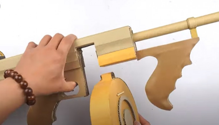 diy cadboard tommy gun load