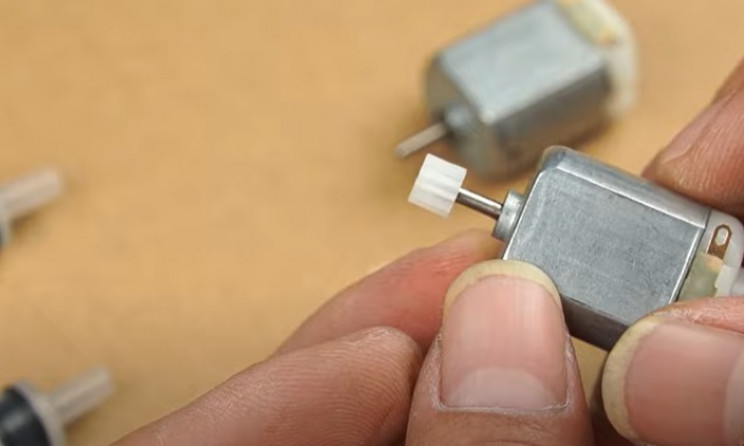 diy cardboard tommy gun motors