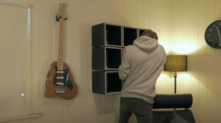 diy bookshelf fix to wall
