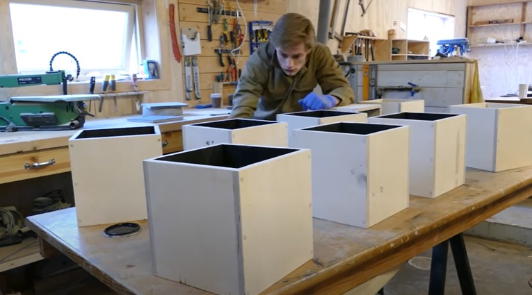 diy transforming bookshelf paint