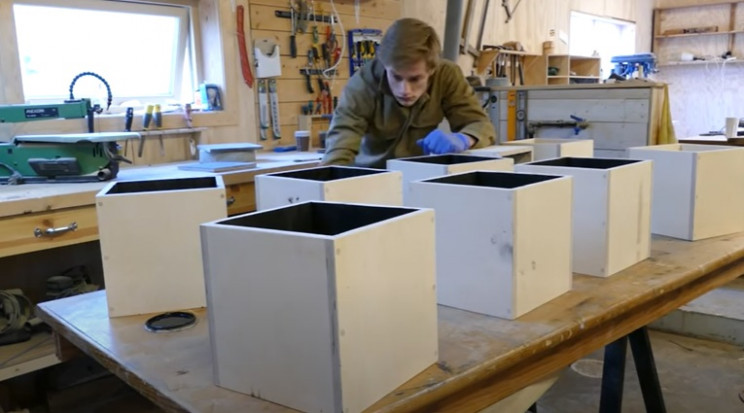 diy transforming bookshelf paint