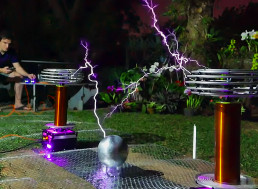 Guy Covers Toto's 'Africa' Using Dual High-Voltage Tesla Coil Setup