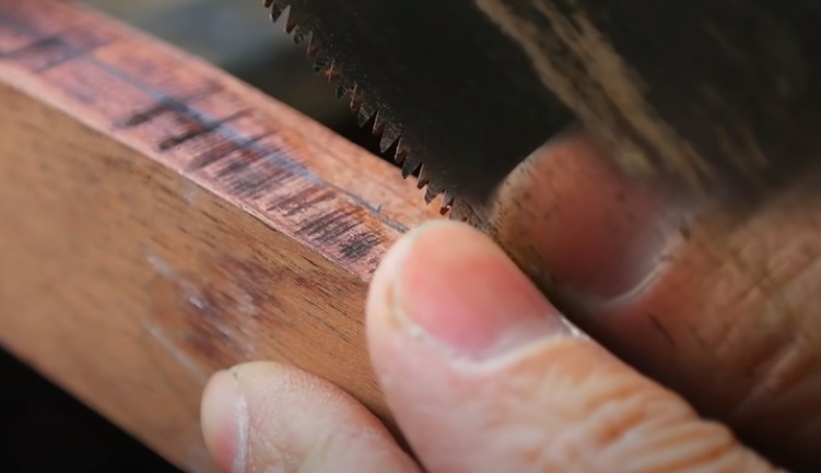 diy razor blade handle cut bisecting line