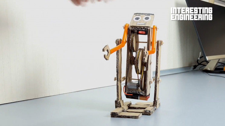 walking robot with cardboard