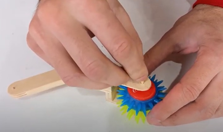 diy cat massaager roller mounts
