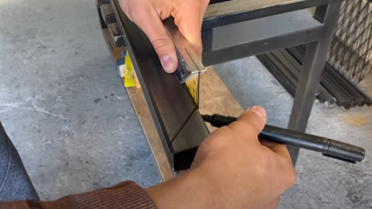 diy steel gate angle edges