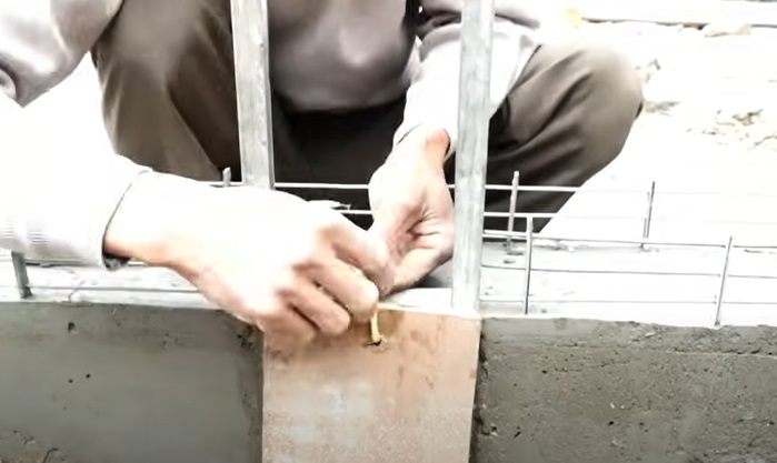 diy mini dam sluice gate
