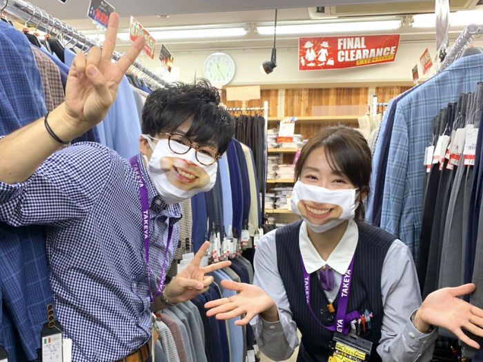 Japanese Shop Staff Wears Smiling Masks to Look Friendly Japanese Shop Staff Wears Smiling Masks to Look Friendly