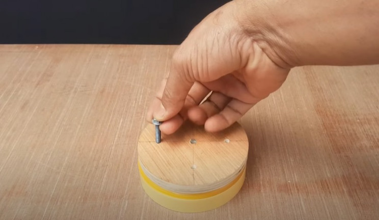 diy tumbler lid and wood disc