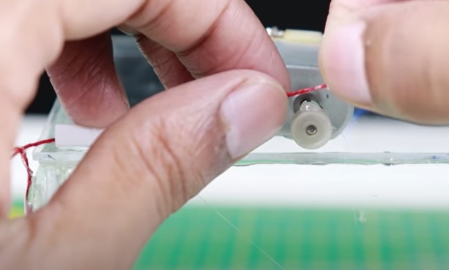 diy mouse trap glue thread to pulley