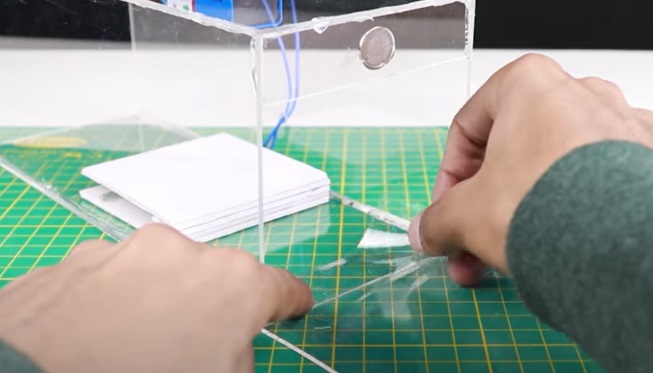diy mouse trap tape door