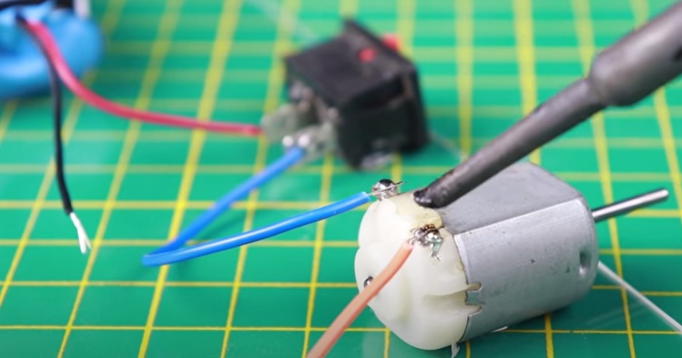 diy mouse trap wire motor