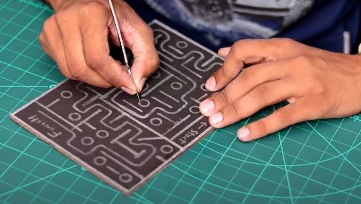 arduino maze traps