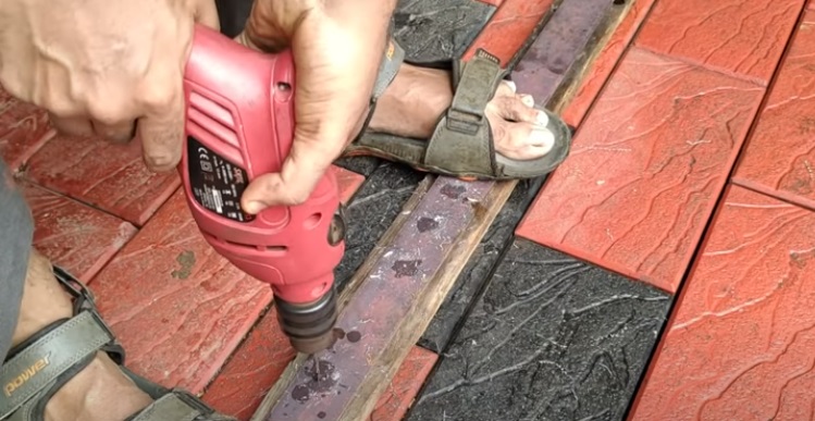 diy wind turbine mounting holes struts