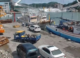 Watch This Bridge in Taiwan Collapse in Seconds