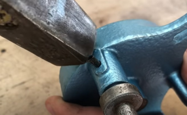 handcrank grinder hammer
