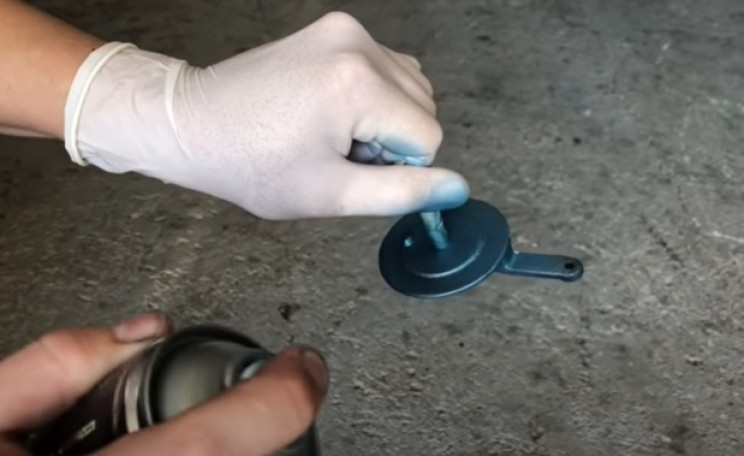 handcrank grinder spray paint