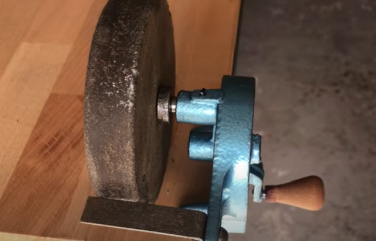 handcrank grinder table