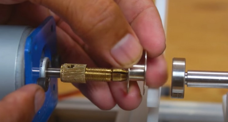bobbin winder chuck motor