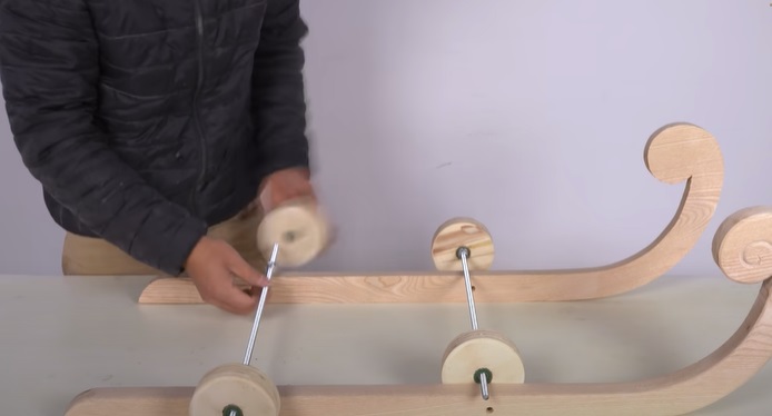 diy santa sleigh wheels
