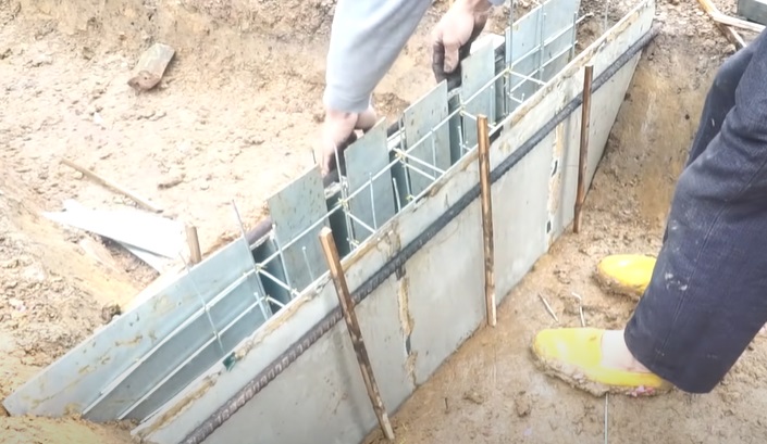 four sluice dam frame shuttering