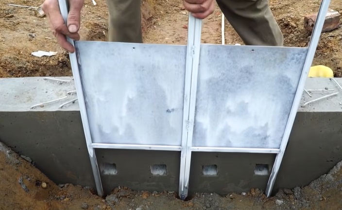 four sluice dam install gates