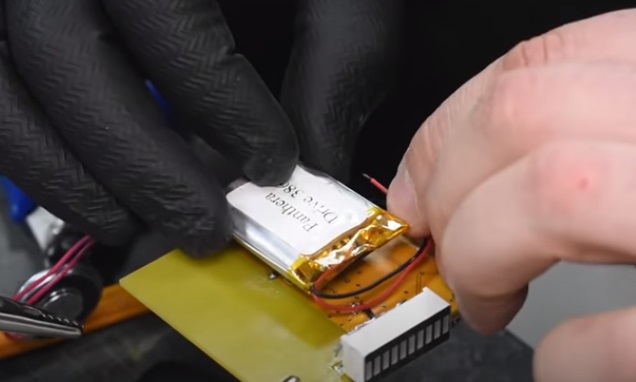 diy dosimeter battery