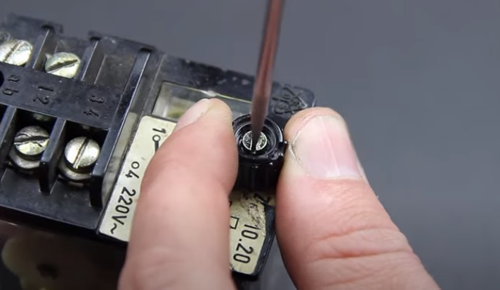 relay siwtch teardown top dial