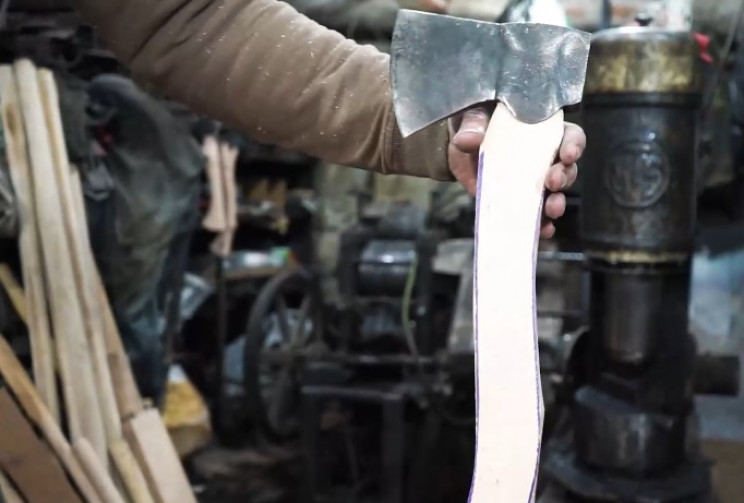 axe making handle and head