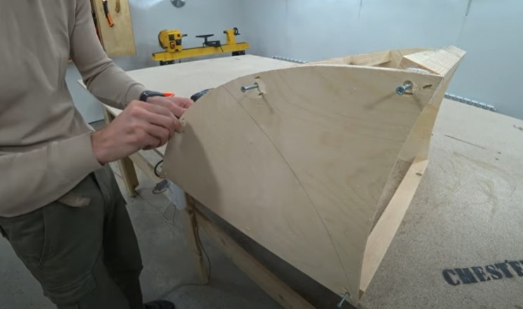 diy foot stool screws