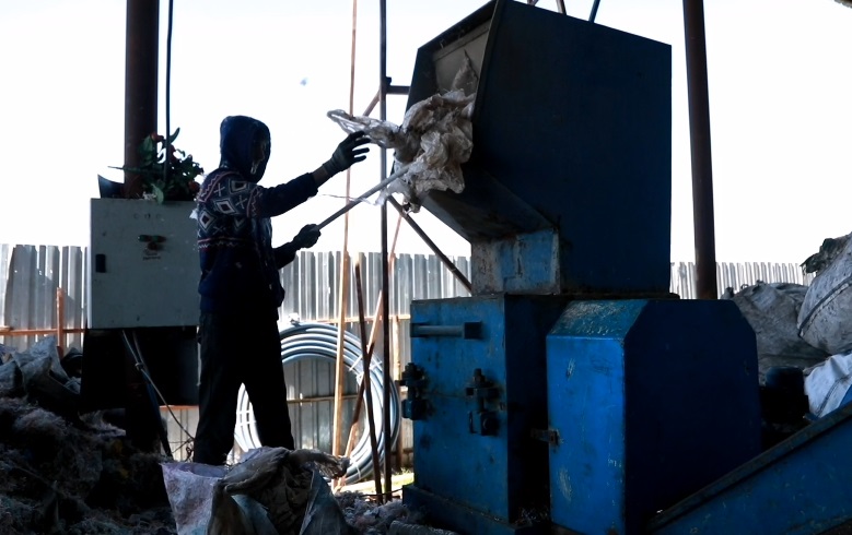 recycling trash shredding