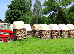 Guy Builds a Machine to Process Firewood in the 'Laziest' Way Possible