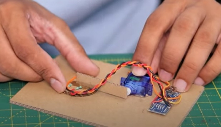 coin bank servo arm