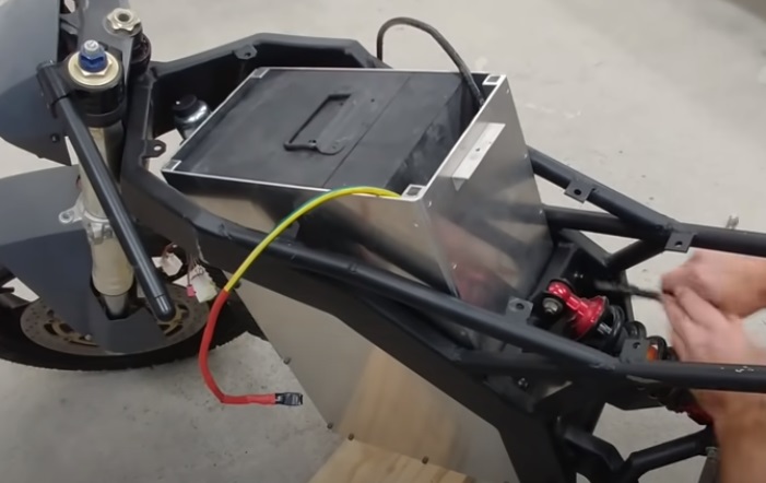 diy streetfighter bike battery mount