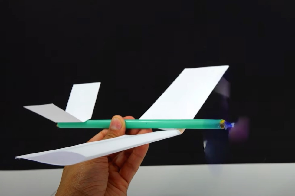 Make your own rubber band launching paper plane with this guide Make your own rubber band launching paper plane with this guide