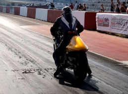 Forklift-Powered Electric Hayabusa Does the Quarter Mile Faster Than a Bugatti Chiron