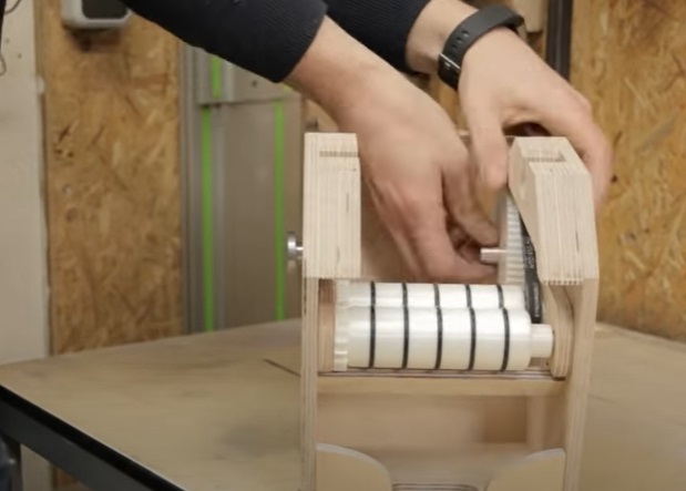 diy paper dispenser main mechanism