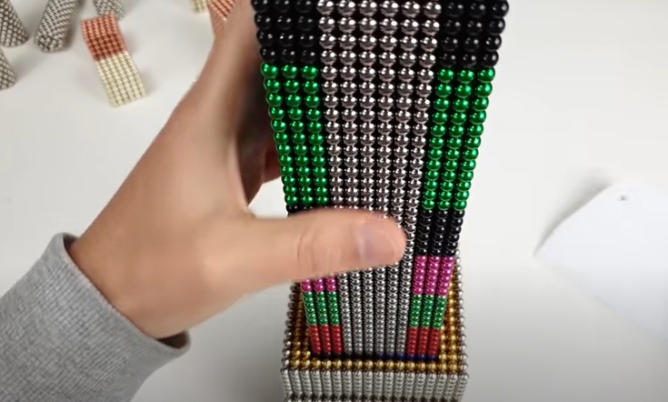 magnet empire state building middle layer