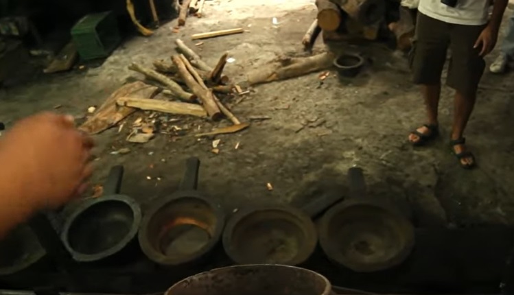 making cymbals pouring bronze