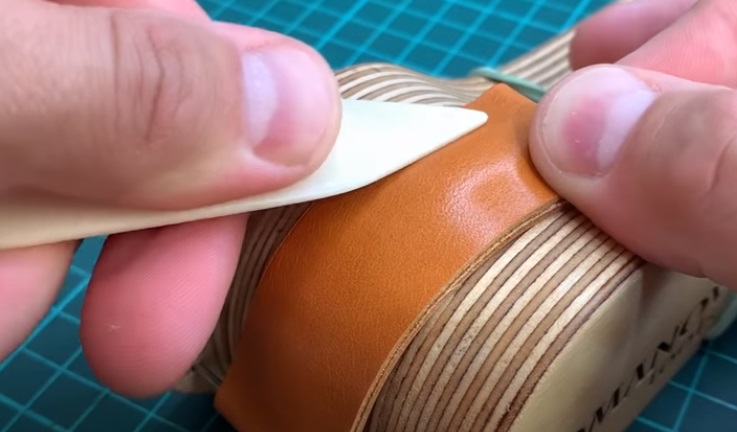 diy leather watchstrap shaping